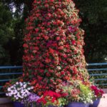 DIY πύργος λουλουδιών για τον κήπο12