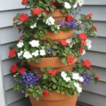 DIY πύργος λουλουδιών για τον κήπο19