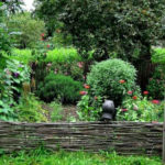 DIY εμπνεύσεις με πλεχτές βέργες για διακόσμηση κήπου (20)
