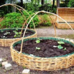 DIY εμπνεύσεις με πλεχτές βέργες για διακόσμηση κήπου (28)