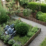 DIY εμπνεύσεις με πλεχτές βέργες για διακόσμηση κήπου (29)