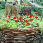 DIY εμπνεύσεις με πλεχτές βέργες για διακόσμηση κήπου (5)