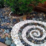 Σχεδιασμός κήπου με πέτρες και βότσαλα23
